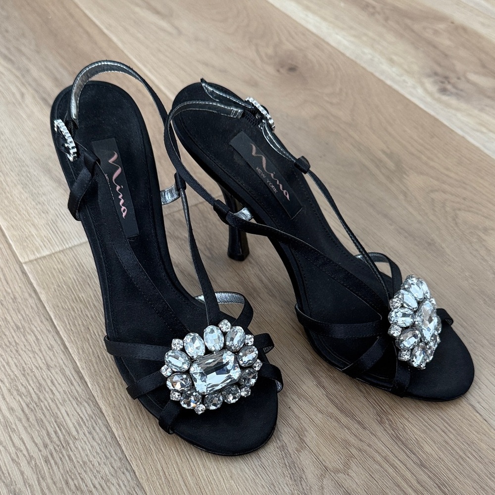 Nina Elegant Black Heels with Sparkle Broach